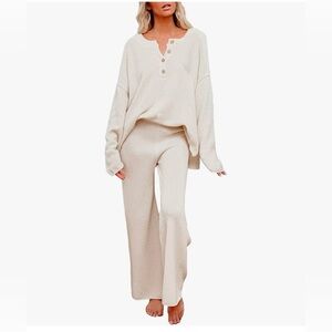 Super cute waffle knit set.
only been worn once